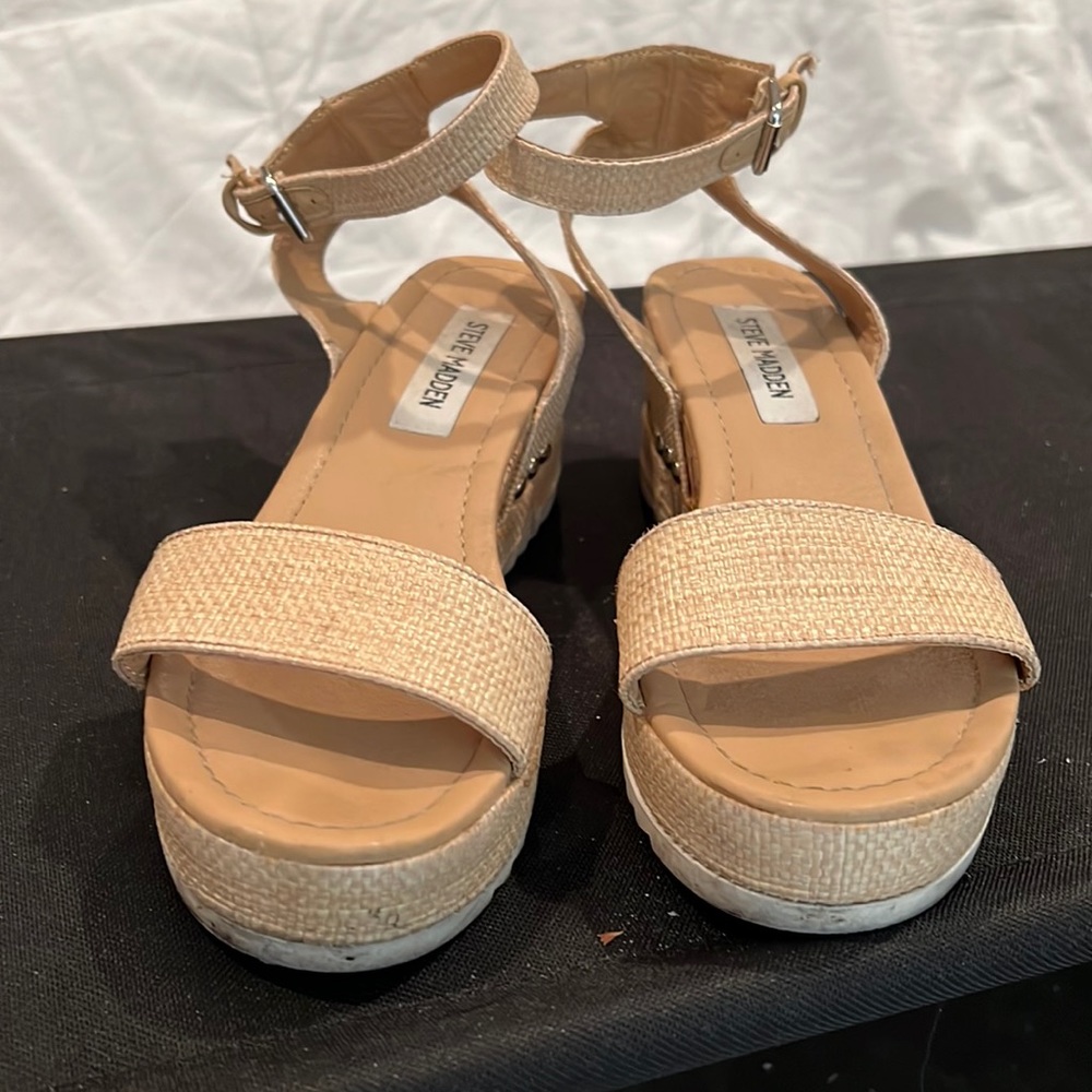 Steve Madden Size 7.5 Platform Sandals